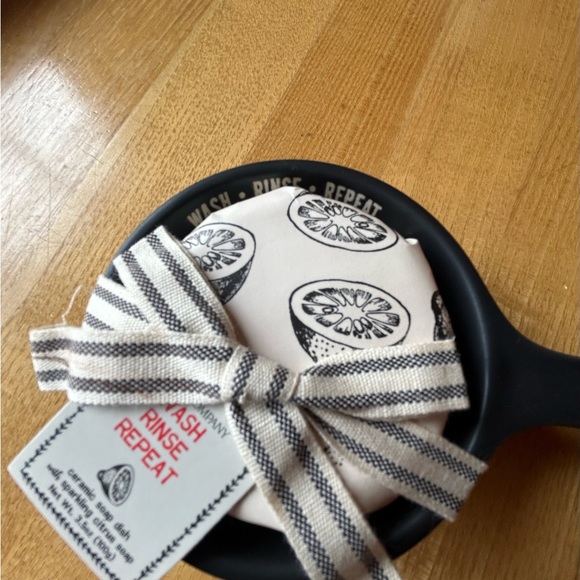 Ceramic Soap Dish with Citrus Soap - Picture 2 of 3